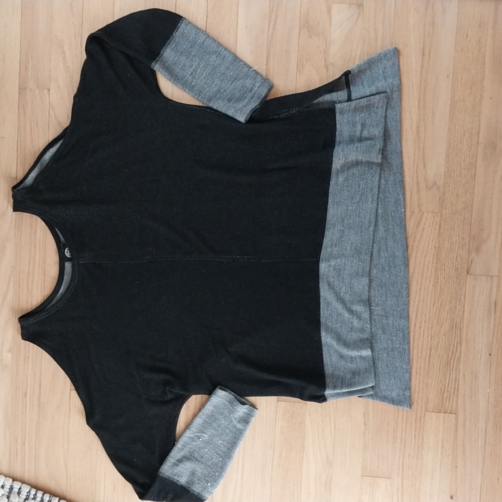 Bobeau, cold shoulder top, size L